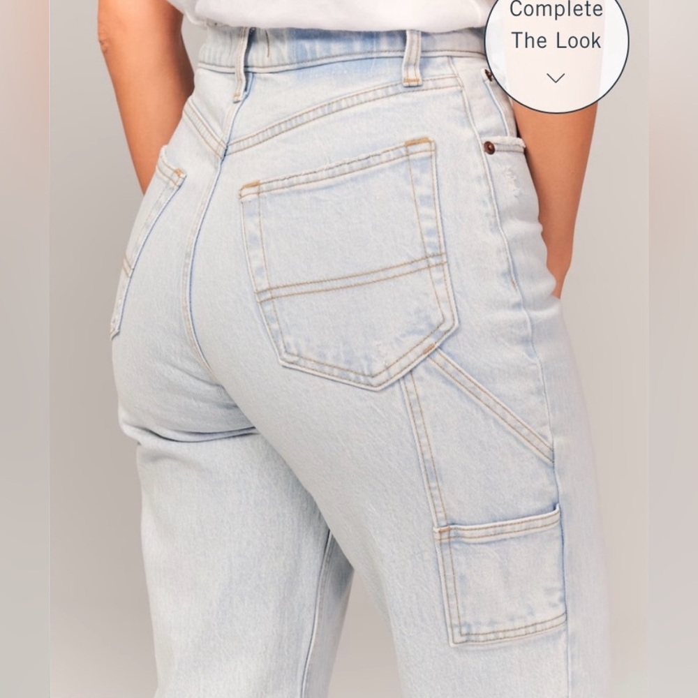 Abercrombie & Fitch The ‘90s Straight Ultra High Rise Light Wash Carpenter Jeans - Picture 3 of 6